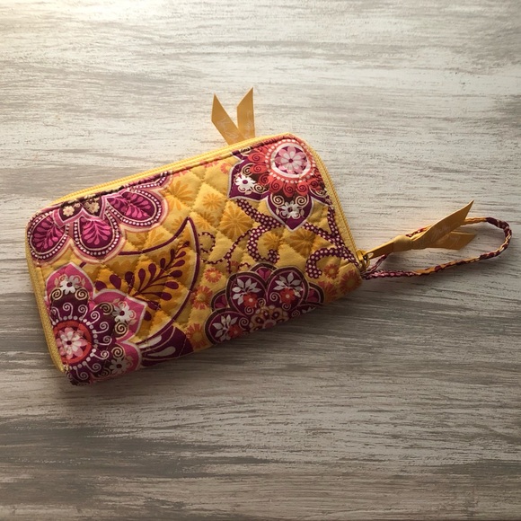 🚨SOLD🚨Vera Bradley Large Clutch, Wallet. - Picture 2 of 8